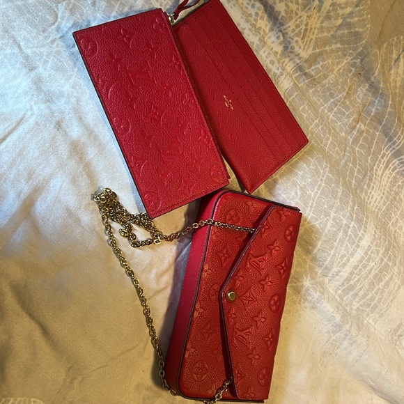 The Félicie Pochette RED is crafted from Monogram Empreinte leather. - Picture 4 of 4